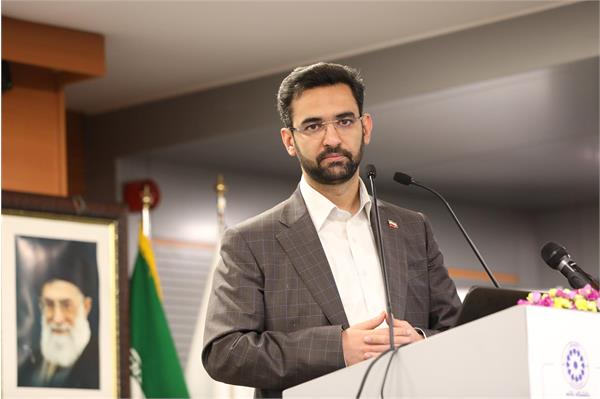 می‌توان با حذف هزینه‌های دفترچه‌ بیمه ۲۰ ماهواره ساخت/ صرفه‌جویی ۴۰۰ میلیارد تومانی با حذف دفترچه بیمه