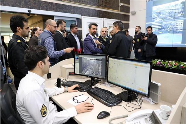 وزیر ارتباطات در بازدید از مرکز کنترل هوشمند ترافیک تهران: با شیوه های سنتی نمی توان تهران را مدیریت کرد/ پلیس راهور با آزاد سازی اطلاعات به رشد کسب و کارهای حمل و نقل هوشمند کمک کند/ پیوستن پلیس راهو