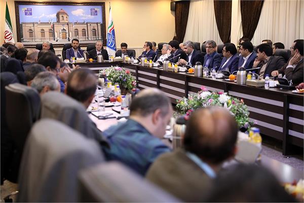 وزیر ارتباطات در شورای معاونین و مدیران کل استانی: نباید بگذاریم حوزه ارتباطات مردم محدود شود/ در استان ها باید کارگروه های نظارت بر کیفیت ارتباطات تشکیل شود/ مسئولیت همه ما روشن نگاه داشتن چراغ امید 
