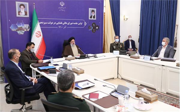تاکید رییس جمهور بر حمایت کامل از توسعه صنعت فضایی/ کاربردی کردن خدمات صنعت فضایی و استفاده از سرریز فناوری‌های فضایی در سایر صنایع در اولویت قرار گیرد