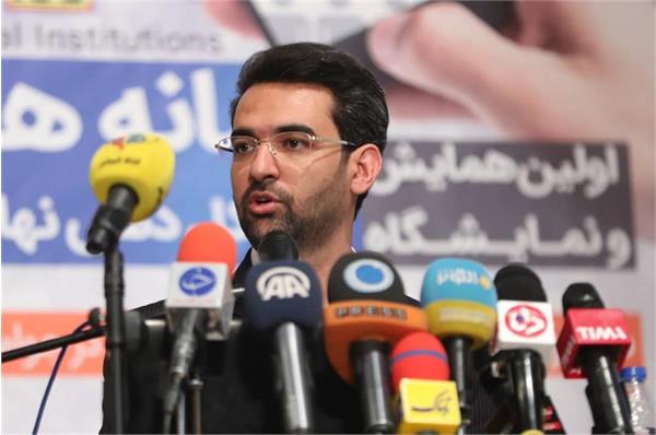 آذری جهرمی در دانشگاه ماهان کرمان: تبلیغ ناکارآمدی دولت تقویت صدای مخالفان است/مخالفان فضای مجازی به دنبال خفه کردن گفتمان انقلابند/فضای مجازی قانون متناسب با آن می خواهد