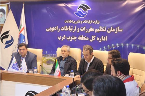 نماینده وزیر ارتباطات در استان خوزستان خبر داد: ارتباطات استان خوزستان پایدار و مطلوب است / راه اندازی تلفن همگانی و توزیع سیم کارت های رایگان در اردوگاه های سیل زدگان انجام شده است/برنامه ریزی برای پ