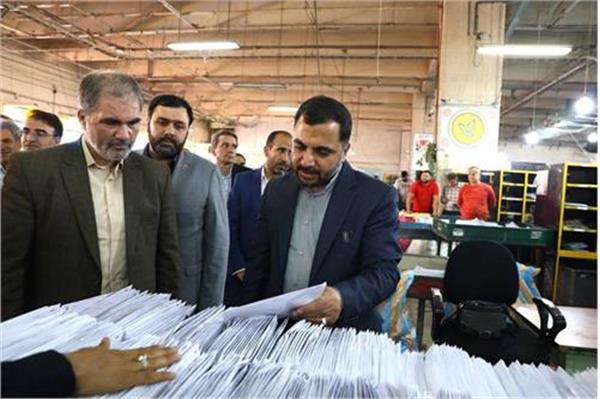 وزیر ارتباطات از وضعیت توزیع گذرنامه های زیارتی در مناطق پستی به صورت سر زده بازدید کرد