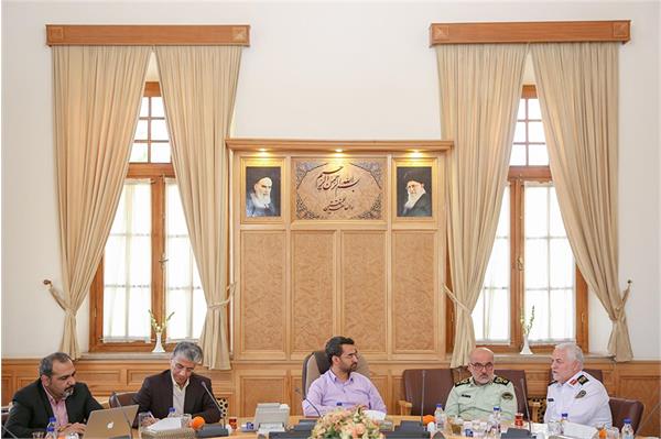 در دیدار وزیر ارتباطات با فرماندهان ناجا مطرح شد: توسعه همکاری‌ها برای پیشبرد اهداف دولت الکترونیکی/ پیشگیری از وقوع جرائم در فضای مجازی