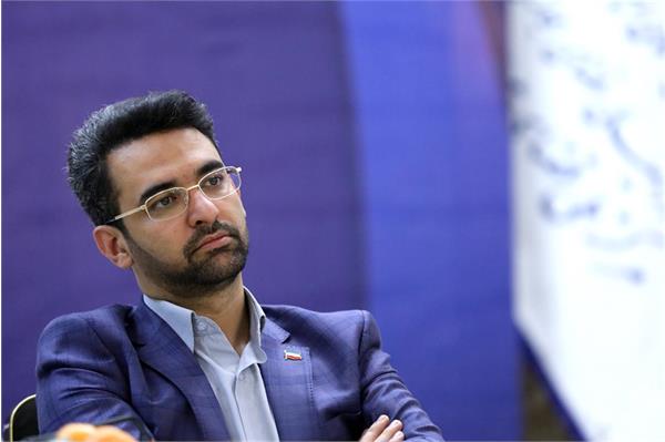 آذری جهرمی در نشست با فعالان فضای مجازی: نمی توان جلوی جریان تکنولوژی ایستاد/ کسب و کارهای نوپا انحصار در تبلیغات را شکسته اند