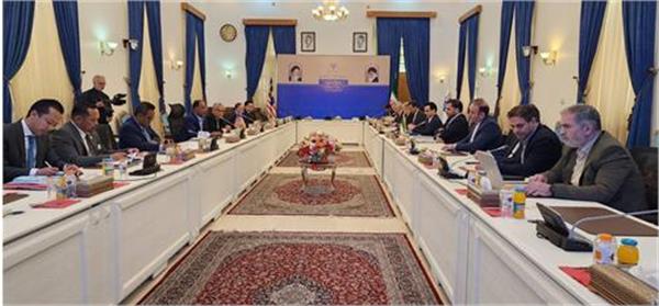وزیر ارتباطات با وزیر خارجه مالزی دیدار کرد