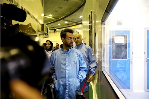 وزیر ارتباطات در حضور خبرنگاران به «ناهید ۱» سلام کرد/ ​آذری جهرمی: ترامپ تصاویر لحظه انفجار پهپاد آمریکایی را منتشر کند