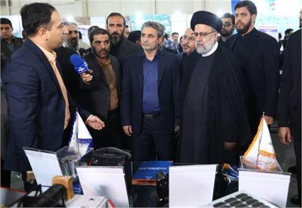 رییس جمهوری از غرفه وزارت ارتباطات دیدن کرد